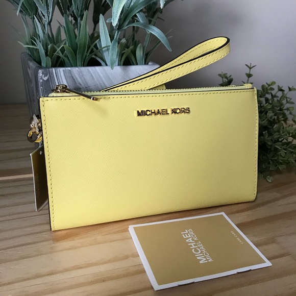 Michael Kors wallet🎈🎈 - Picture 1 of 8